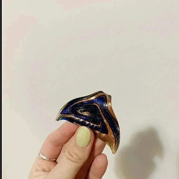 5/$25 🎀 blown glass glitter  whale tail pendant - Picture 1 of 6